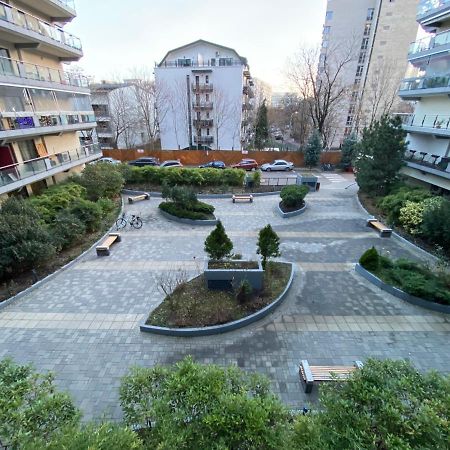 Green Apartment 214 With Private Parking Bukarest Eksteriør billede