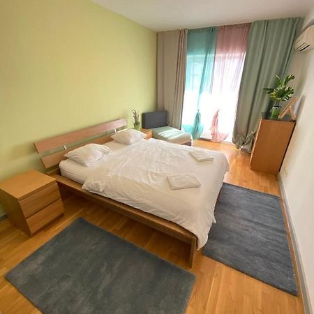 Green Apartment 214 With Private Parking Bukarest Eksteriør billede