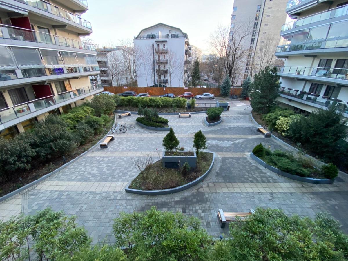 Green Apartment 214 With Private Parking Bukarest Eksteriør billede