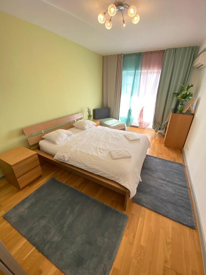 Green Apartment 214 With Private Parking Bukarest Eksteriør billede