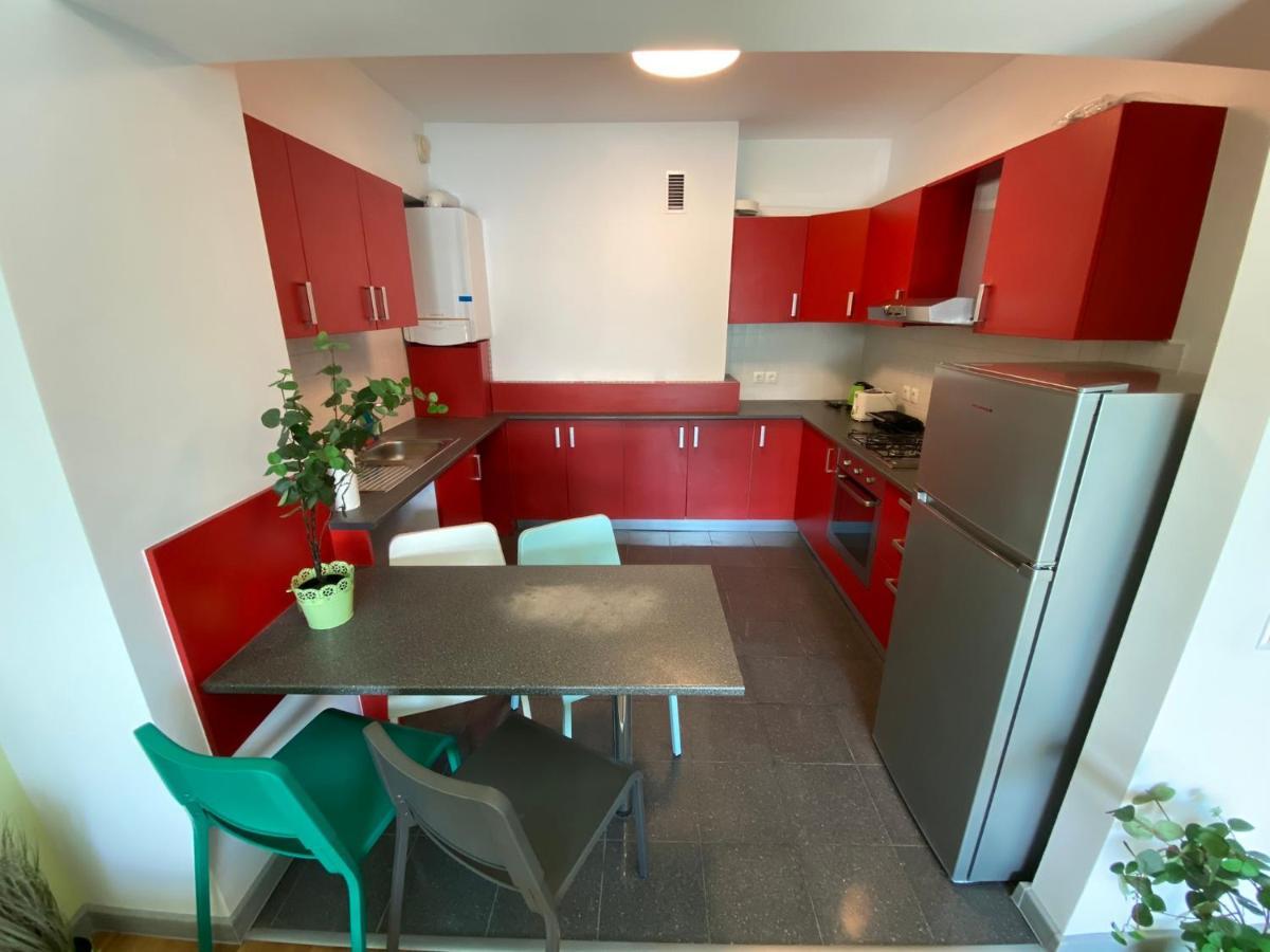 Green Apartment 214 With Private Parking Bukarest Eksteriør billede