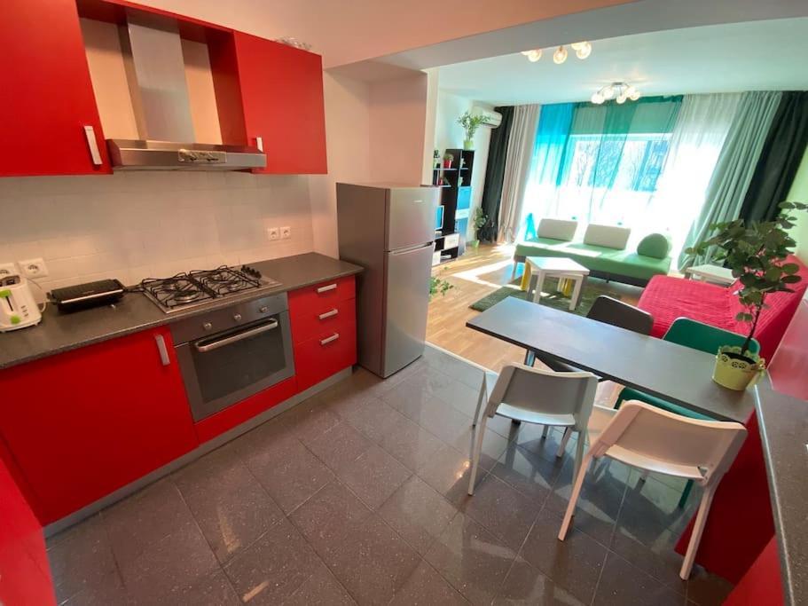 Green Apartment 214 With Private Parking Bukarest Eksteriør billede