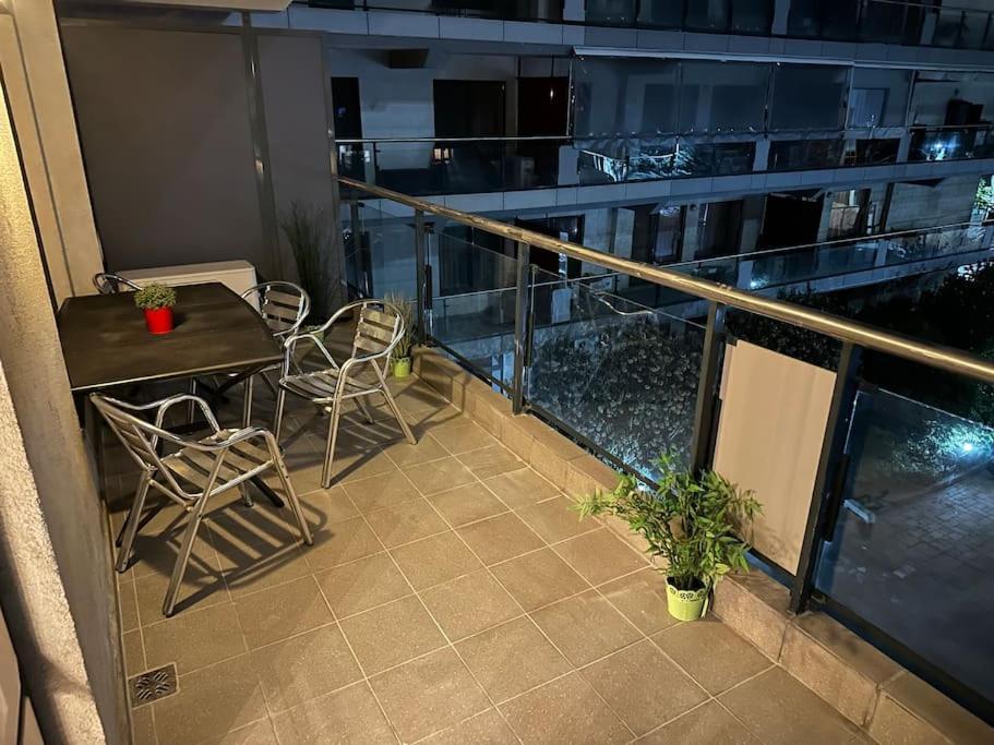 Green Apartment 214 With Private Parking Bukarest Eksteriør billede