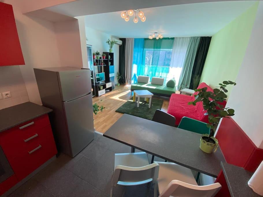 Green Apartment 214 With Private Parking Bukarest Eksteriør billede