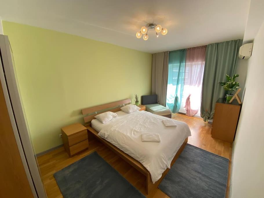 Green Apartment 214 With Private Parking Bukarest Eksteriør billede