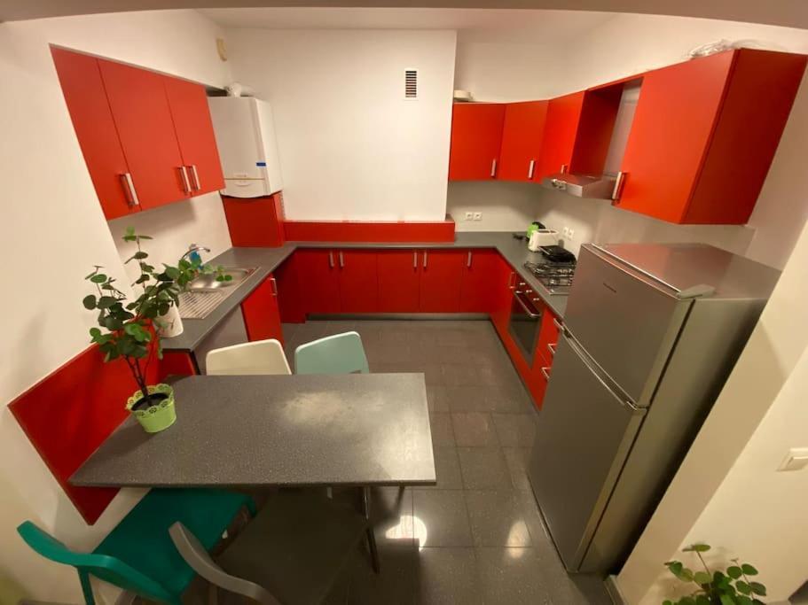 Green Apartment 214 With Private Parking Bukarest Eksteriør billede