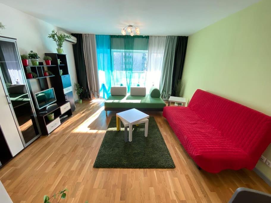 Green Apartment 214 With Private Parking Bukarest Eksteriør billede