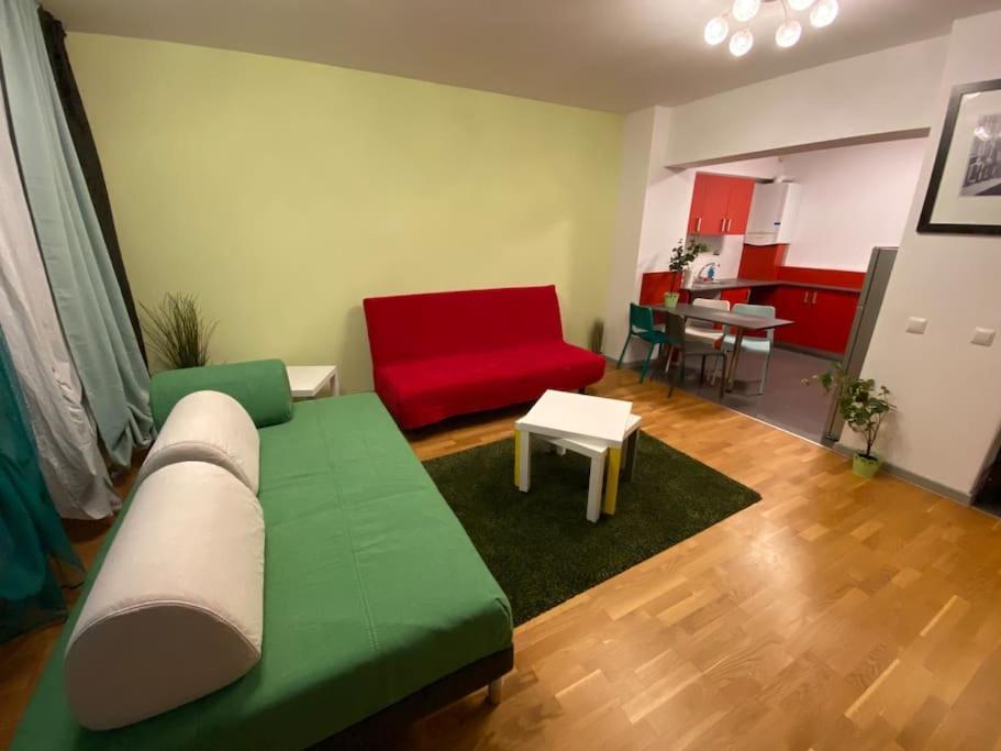 Green Apartment 214 With Private Parking Bukarest Eksteriør billede