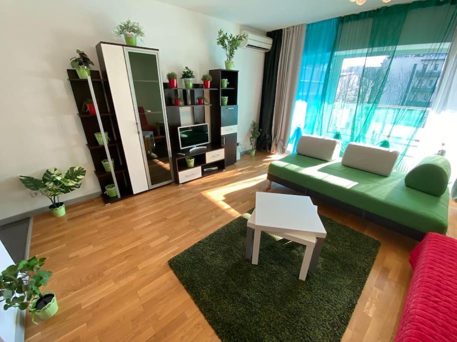 Green Apartment 214 With Private Parking Bukarest Eksteriør billede